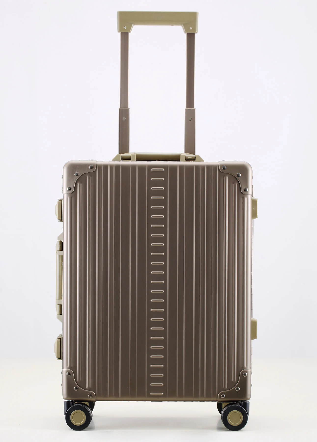 Aleon Aircraft Grade Aluminum 21″ International Carry-On Luggage - Image 11