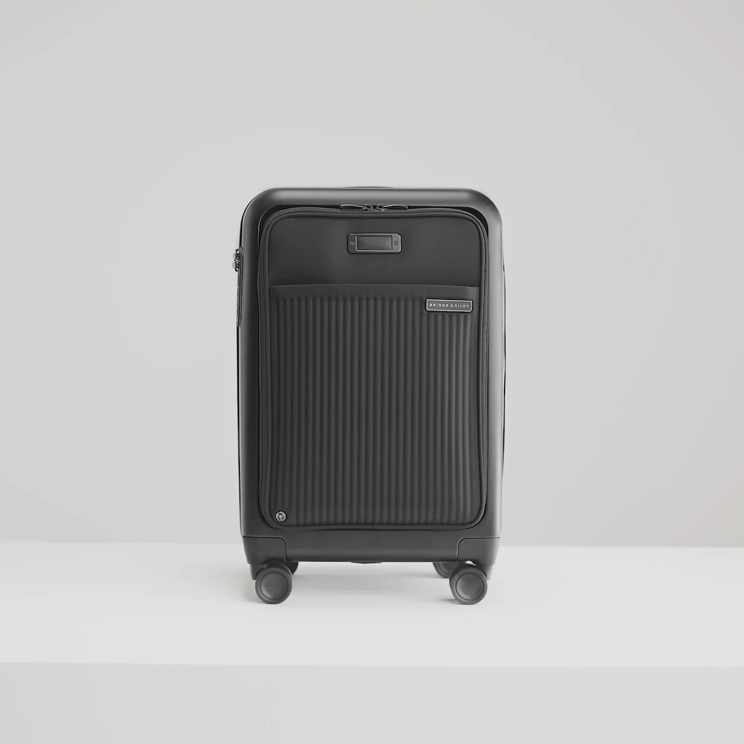 Briggs and Riley Sympatico Essential 22" Front Pocket Carry-On Expandable Spinner - Image 2