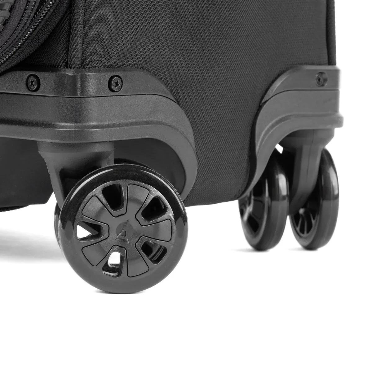 Crew Classic Carry-On Expandable Spinner - Image 5