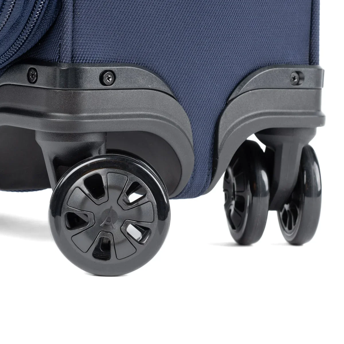Crew Classic Compact Carry-On Expandable Spinner - Image 7