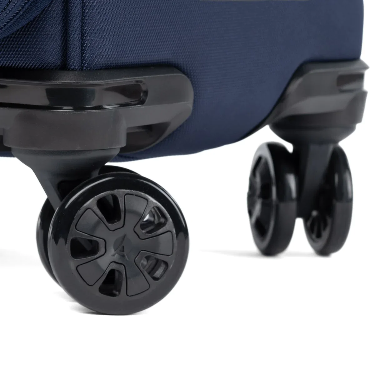 Crew Classic Medium Check-in Expandable Spinner - Image 6