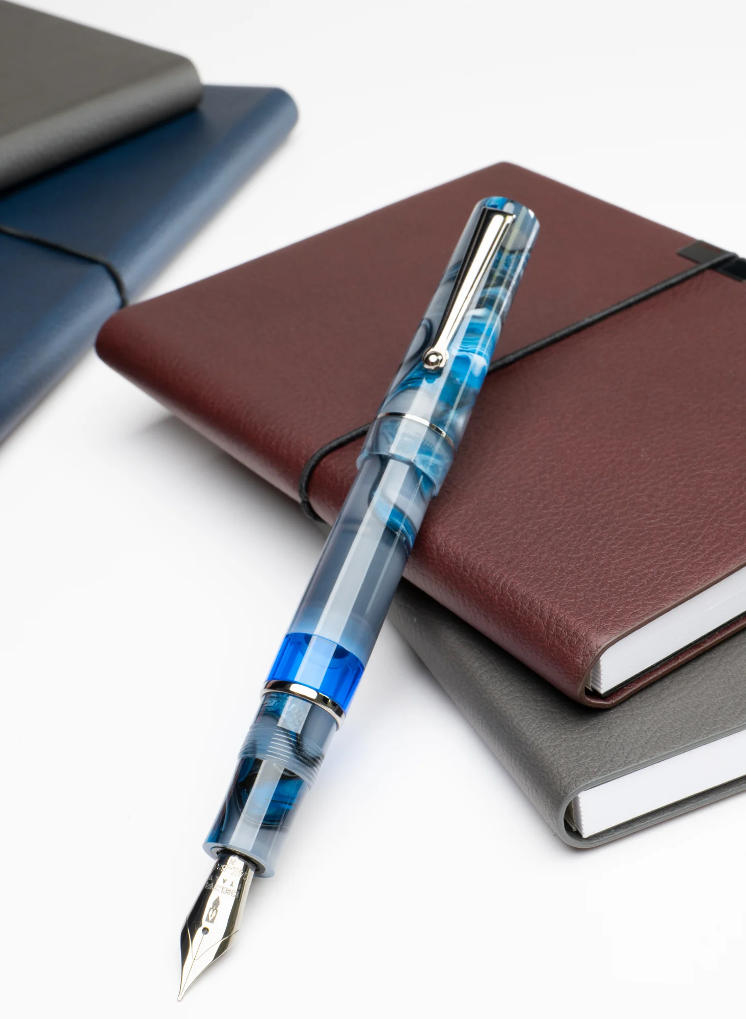 Delta Duna Grey Fountain Pen 14k Nib - Image 2