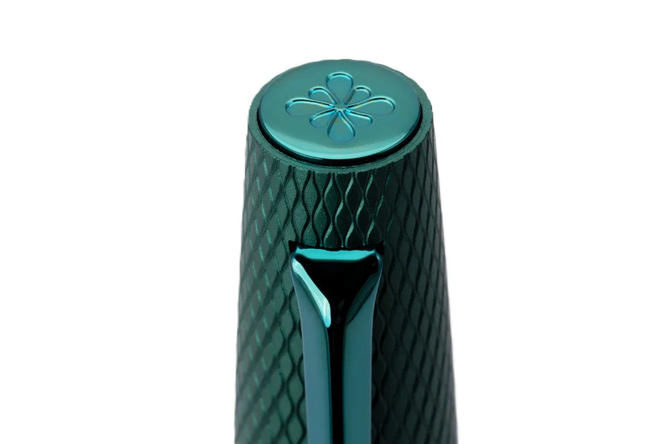 Diplomat Viper Green Guilloche Green Fountain Pen Fine/Medium - Image 3