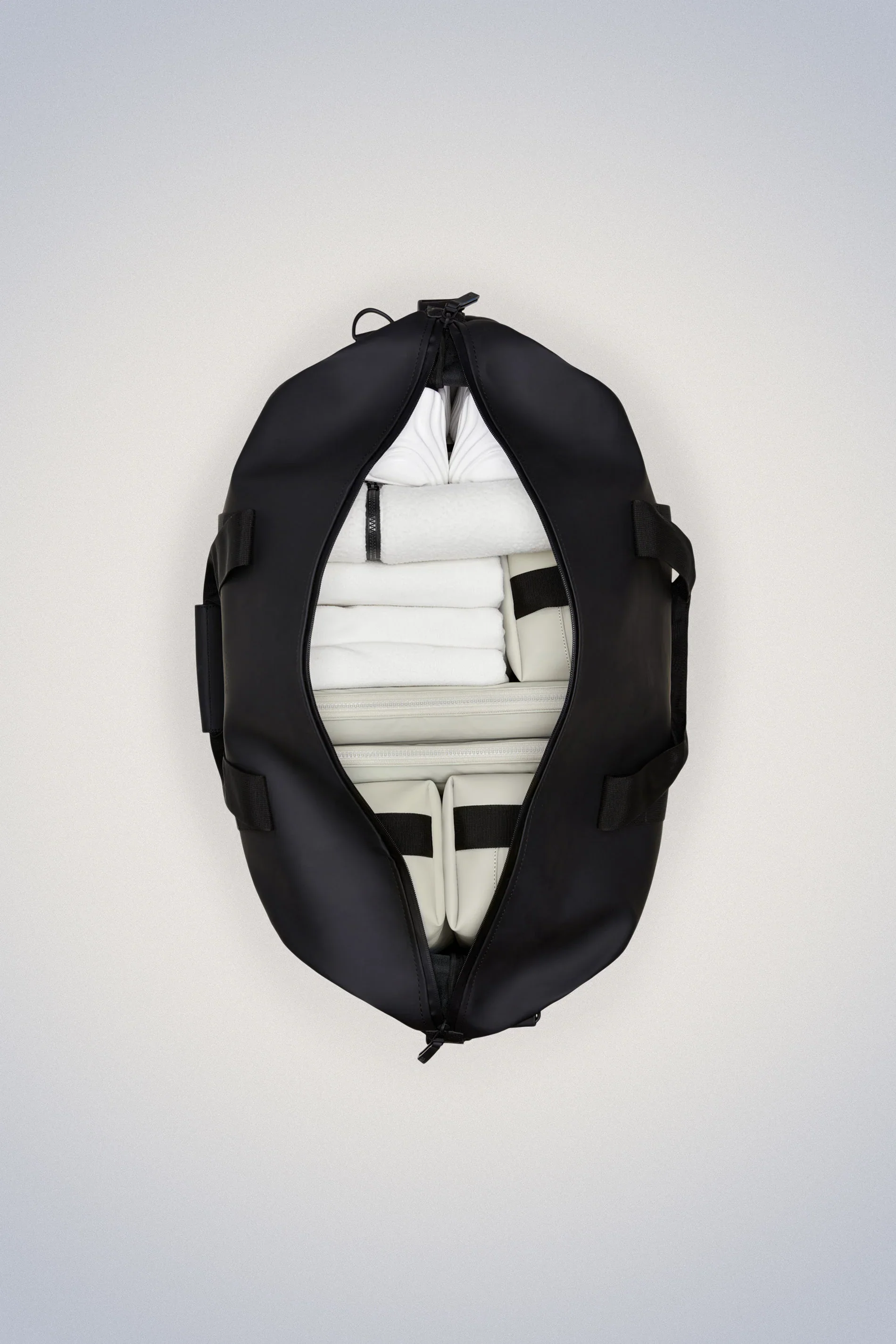 Rains Hilo Weekend Bag Black - Image 4