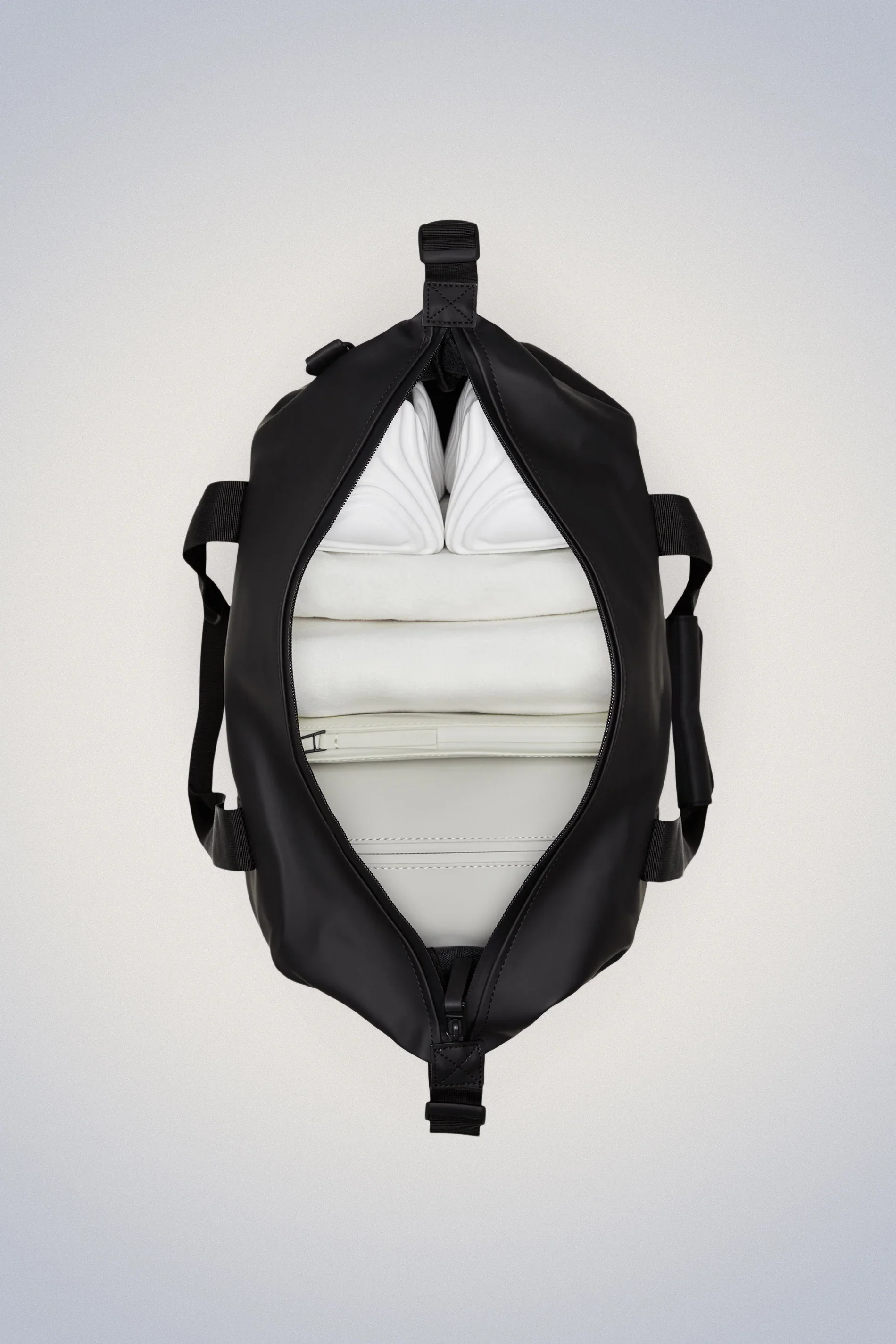 Rains Hilo Weekend Bag Small Black - Image 4