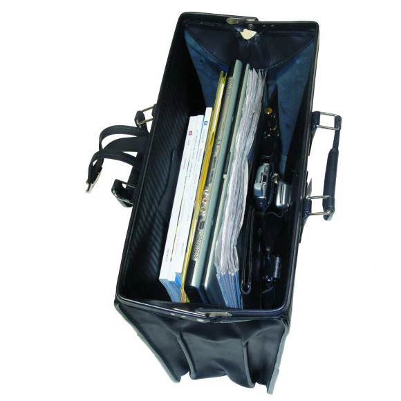 Korchmar CHURCHILL B1140 Leather Brief Bag - Image 3