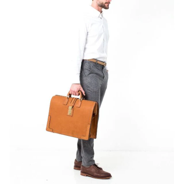 Korchmar CHURCHILL B1140 Leather Brief Bag - Image 4