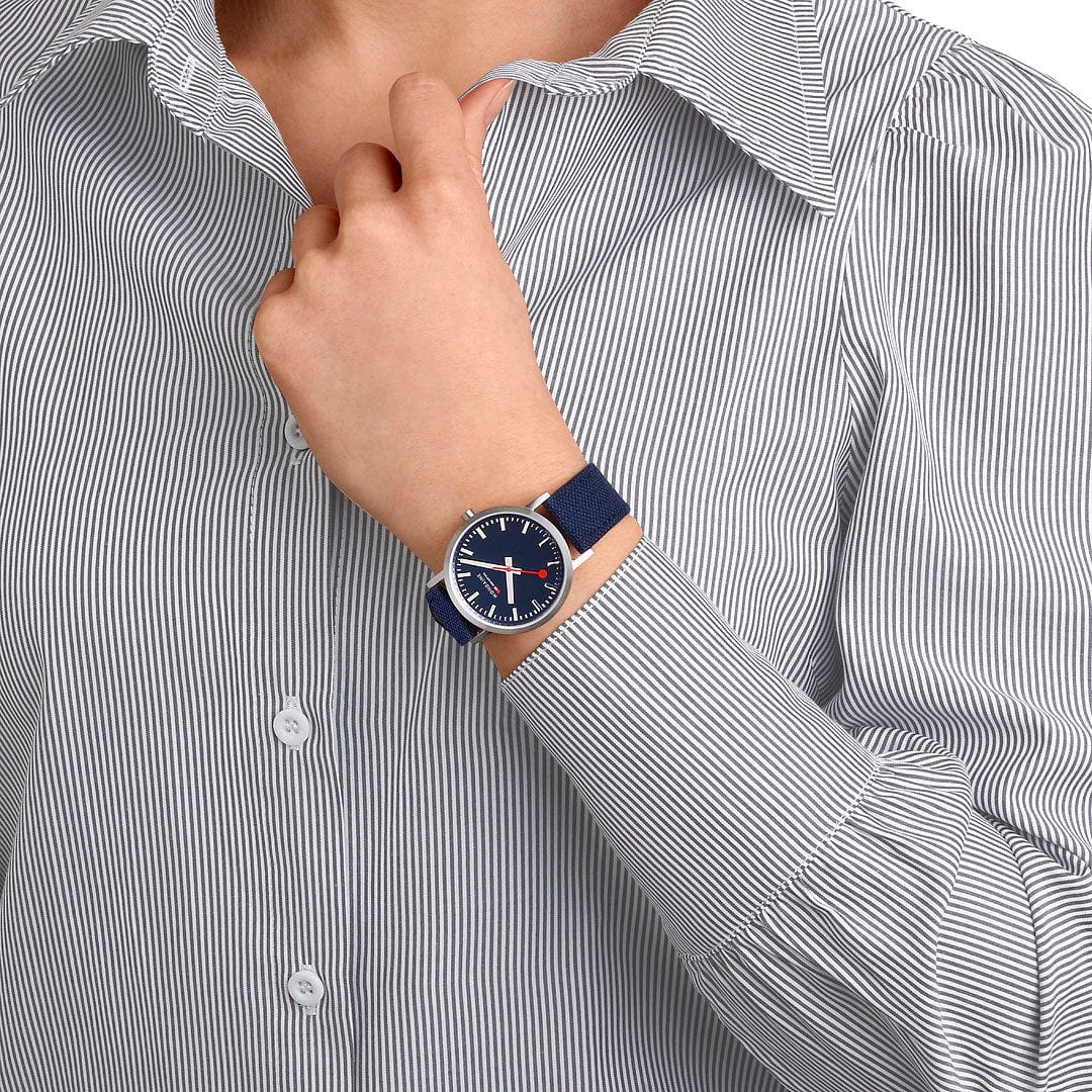 Mondaine Classic Brushed Steel Deep Ocean Blue Textile, 36 mm - Image 3