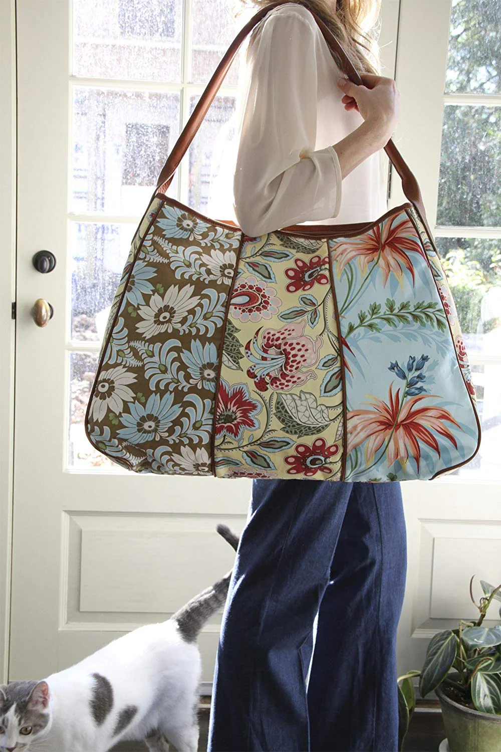 Opal Fashion Bag Color: Treasure Box Carob - Image 3