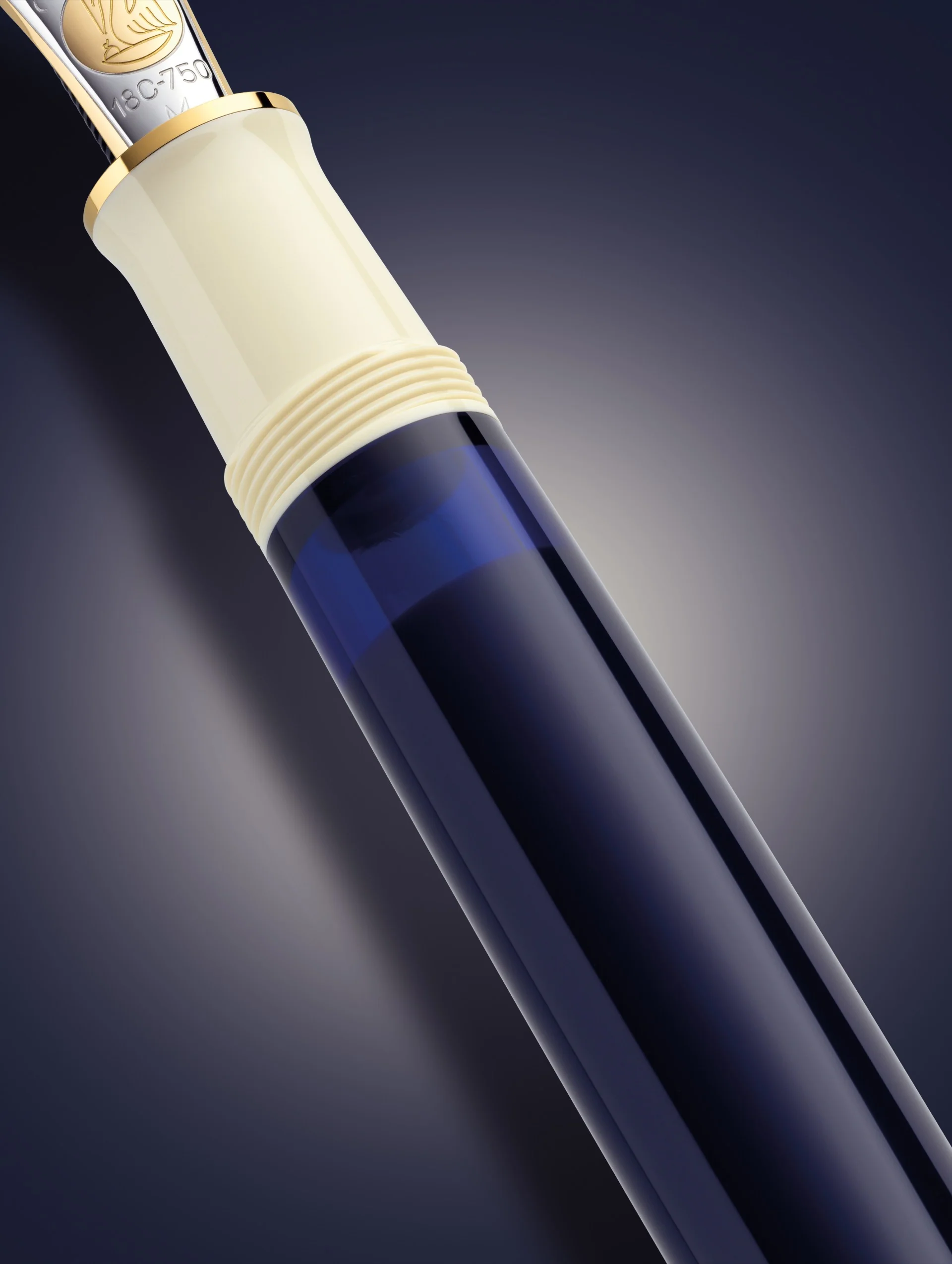 Pelikan Souveran 800 Special Edition Fountain Pen - Cream Blue - Image 3