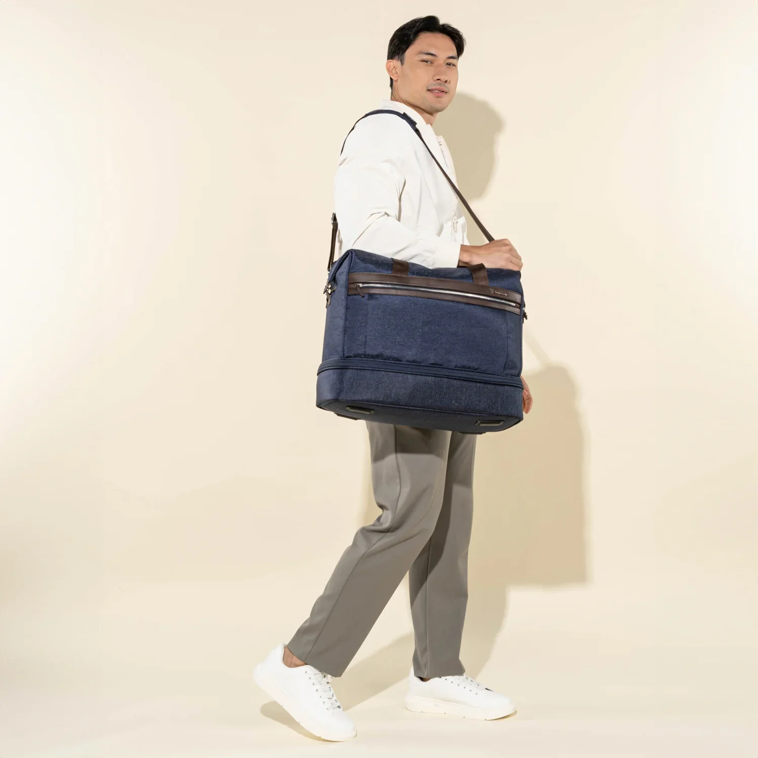 Platinum Elite Drop-Bottom Weekender - Image 2