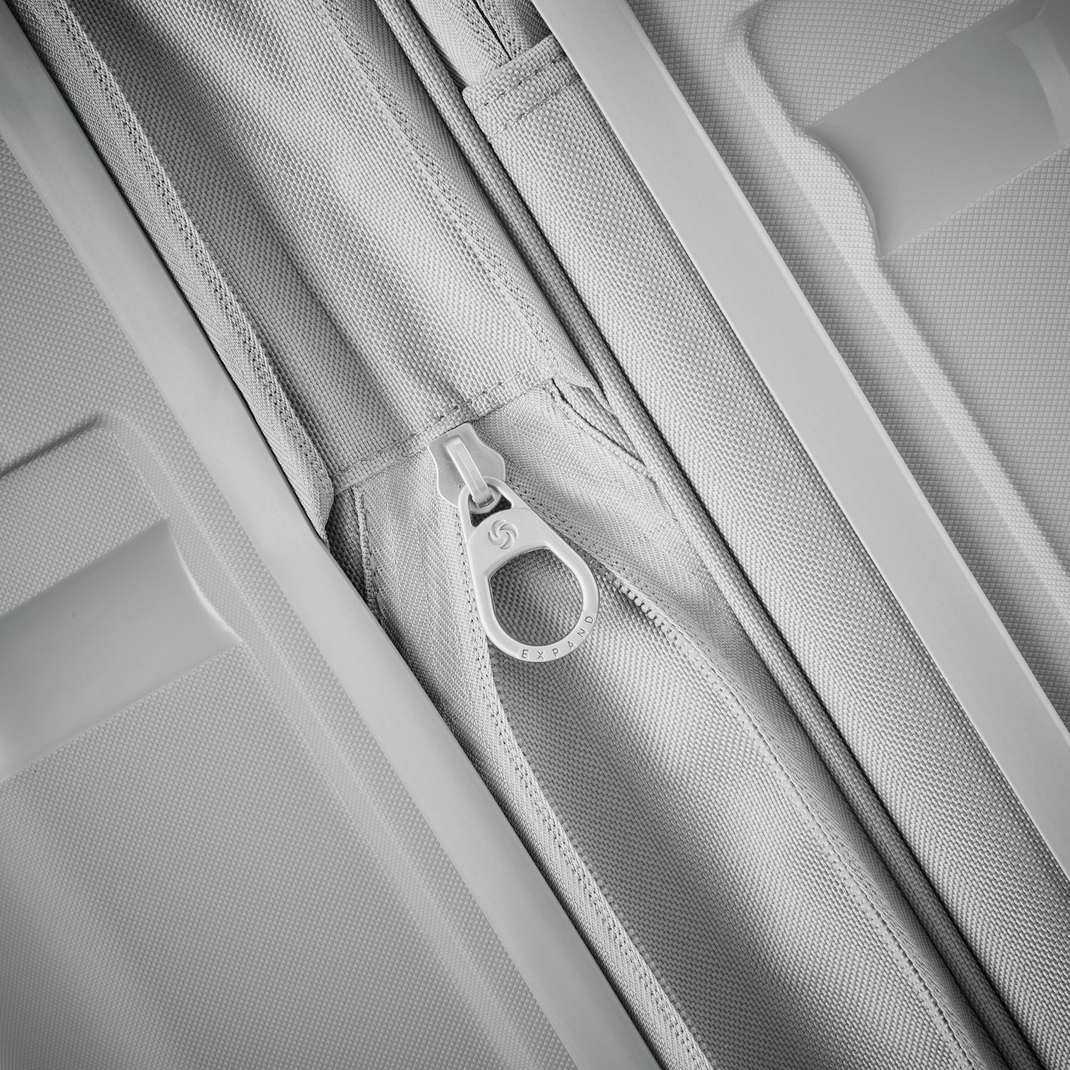 Samsonite Outline Pro Carry-On Spinner - Image 9