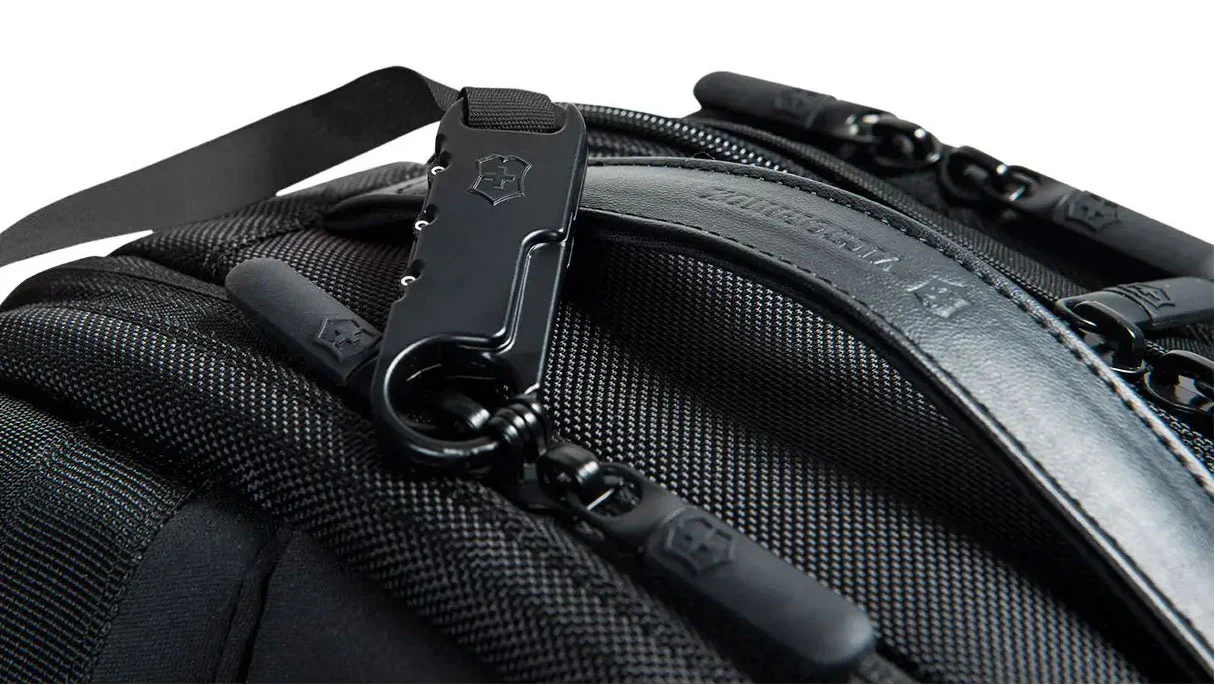 Victorinox Swiss Army Altmont Professional Essentials Laptop Backpack - Image 6