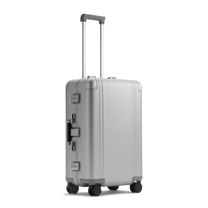 Zero Haliburton Classic Aluminum 3.0 Medium Travel Case 59L - Image 2