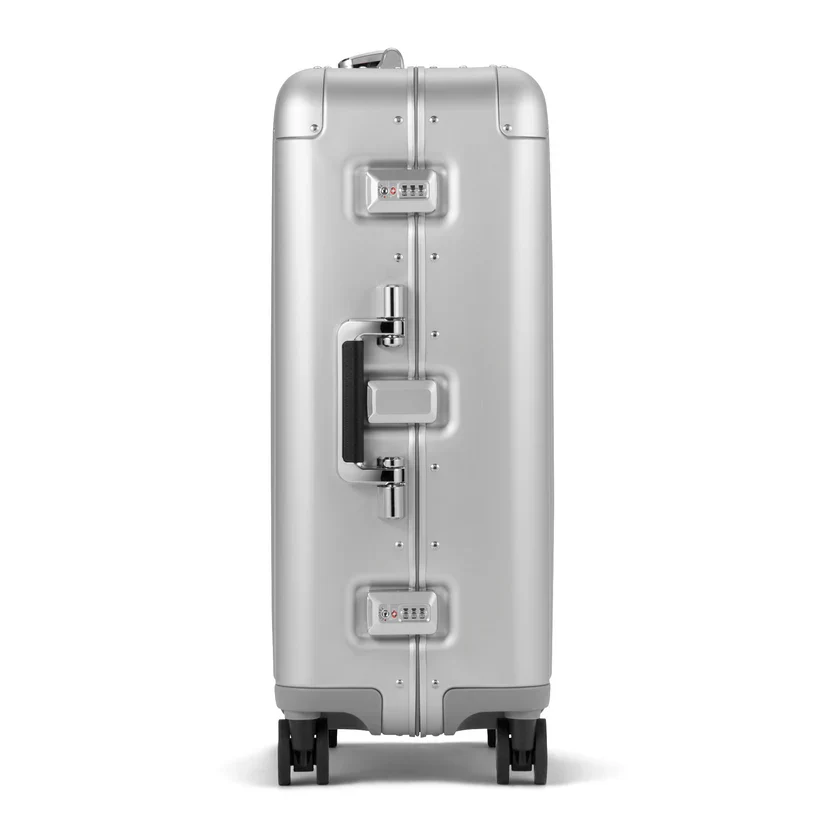 Zero Haliburton Classic Aluminum 3.0 Medium Travel Case 59L - Image 3